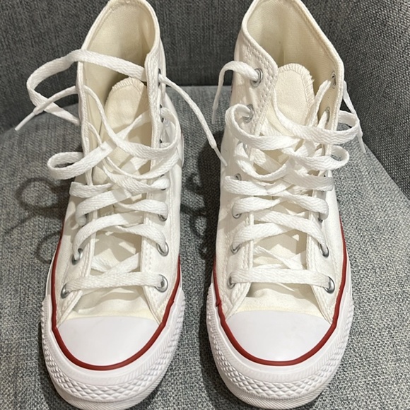 Converse (worn once) Chuck Taylor cream canvas high tops size 5/7 - Picture 1 of 7
